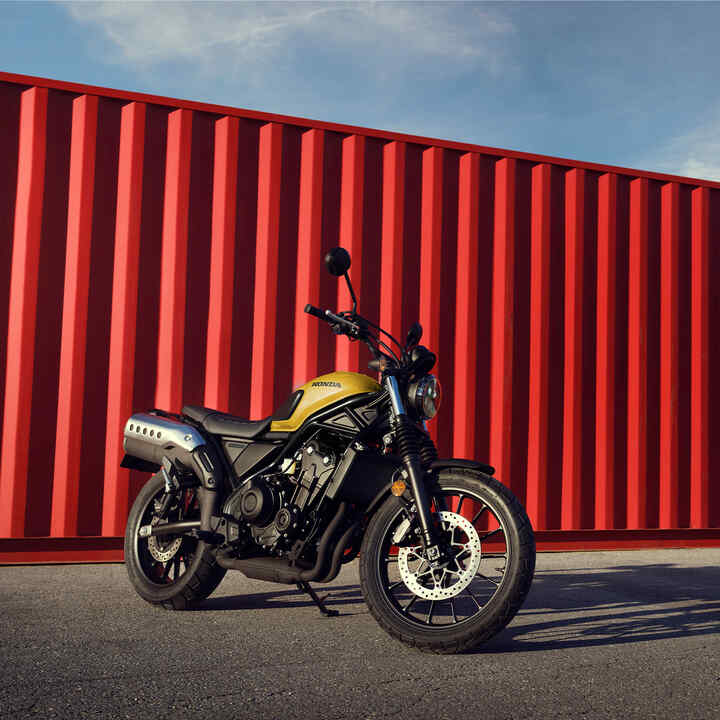 Honda CL500 driekwart vooraanzicht